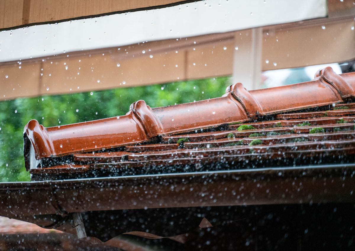 Regen parelt af op geimpregneerde dakpannen